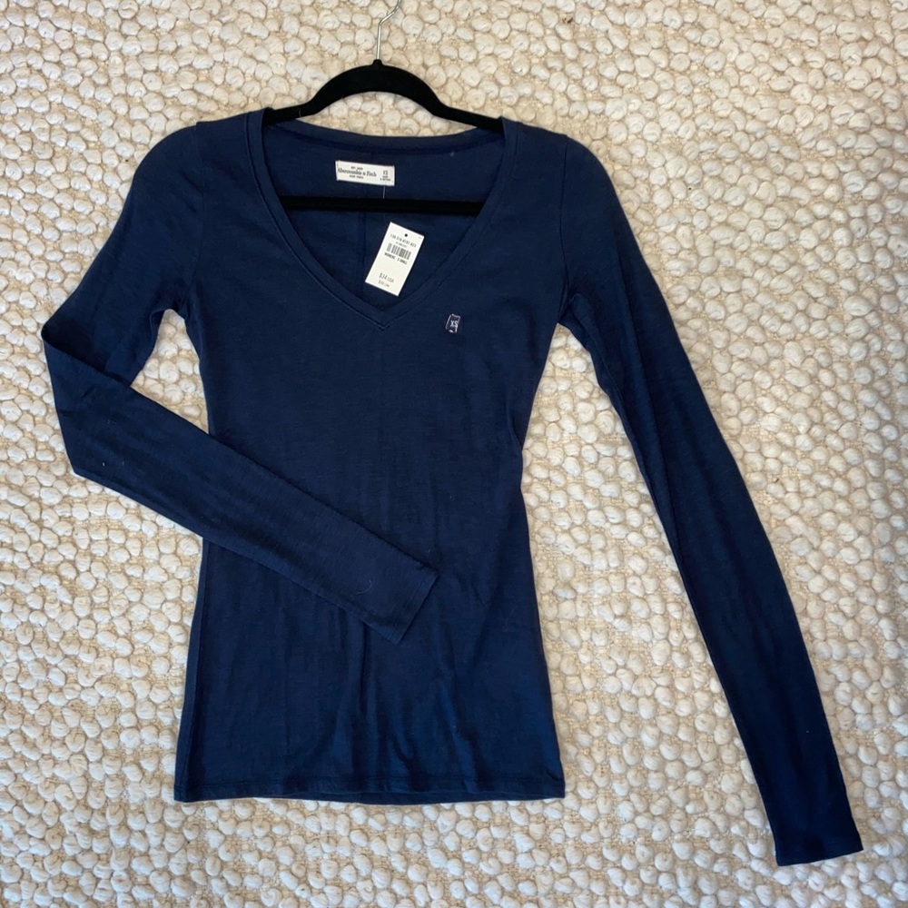 NWT XS Abercrombie Navy Long Sleeve Fitted V Neck